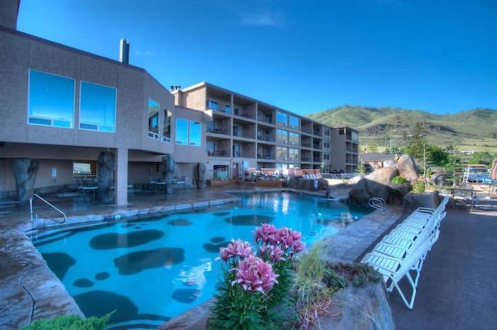 Апарт отель Grandview Lake Chelan- Waterfront View, Pool, Hot Tub, Golf, 1 Min To Downtown Экстерьер фото