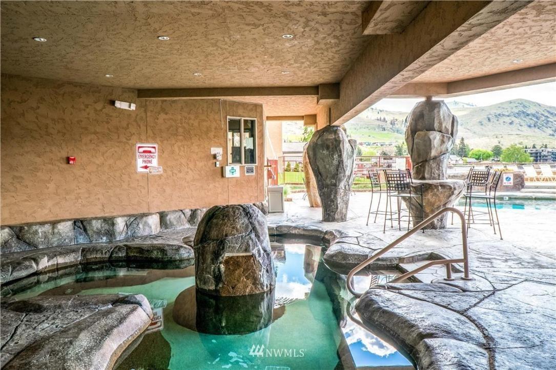 Grandview Lake Chelan- Waterfront View, Pool, Hot Tub, Golf, 1 Min To Downtown Экстерьер фото